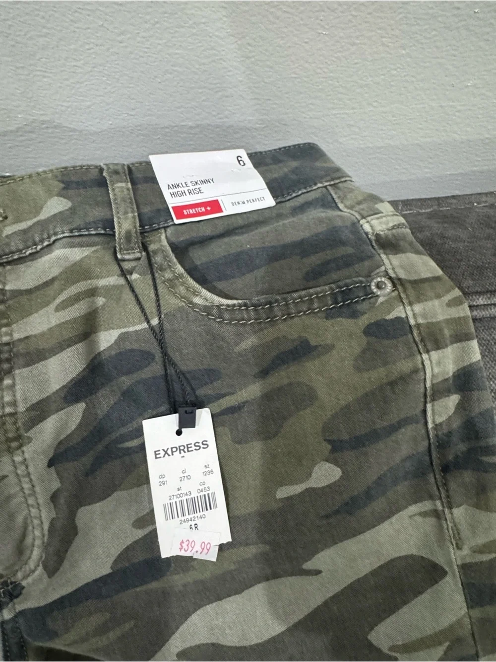 Express Olive Green Camo Ankle Skinny Pants NWT size 6 - Picture 2 of 4